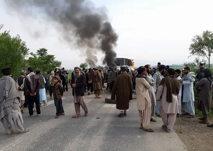 Protestors block road over civilian casualties