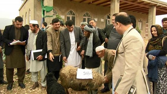 25 needy Baghlan families given cash, food