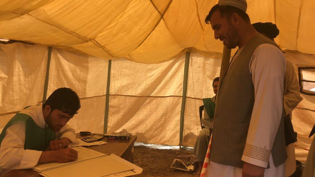 جنرال رازق: خلک دې د خپل برخلیک ټاکلو په موخه د ټاکنو لپاره نوم لیکنه وکړي