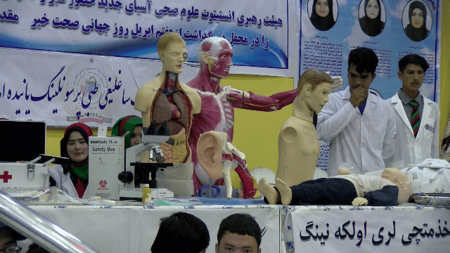 برخى مردم در جوزجان داکتران را به غفلت وظيفوى متهم میکنند