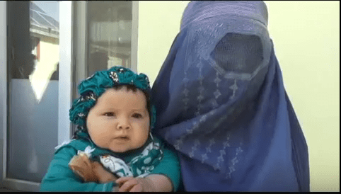 مادری که کودکش را فروخته بود با کمک مردم دوباره او را بدست آورد