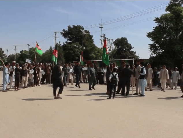 رهبری جوزجان به بى کفايتى و دامن زدن به تعصبات قومى متهم گرديد