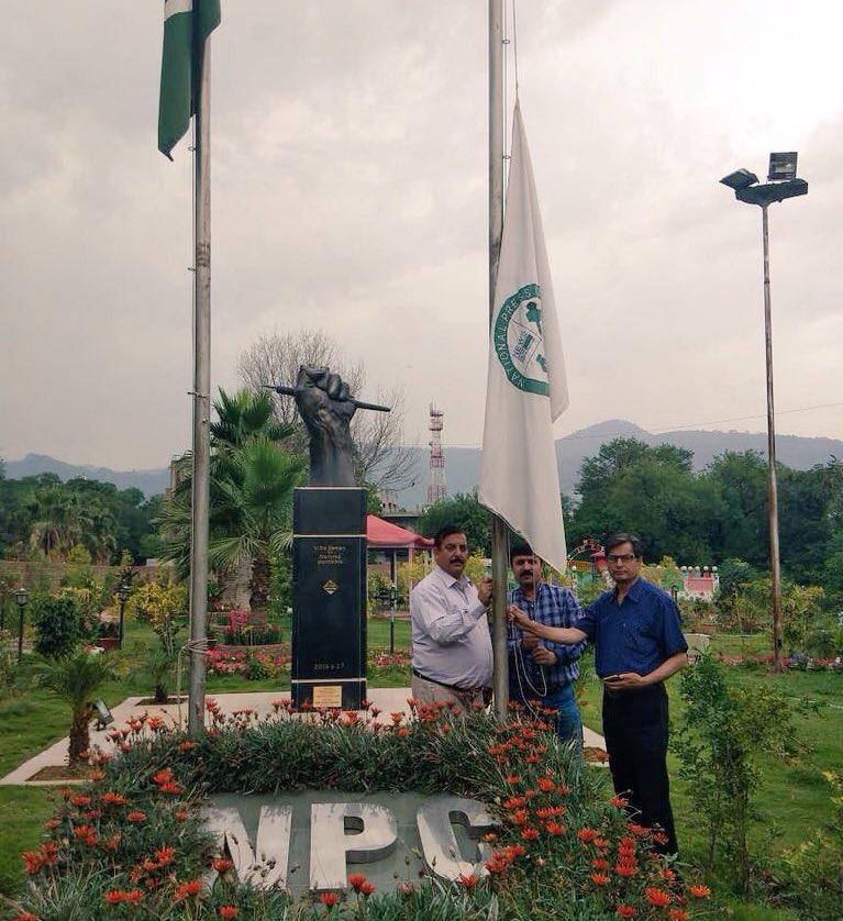 خبرنگاران اسلام آباد بيرق خود را در سوگ رويداد ديروز کابل نيمه برافراشته اند