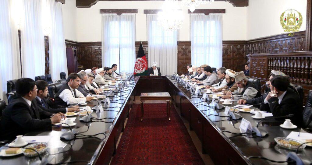 President Ghani talks peace push with politicians