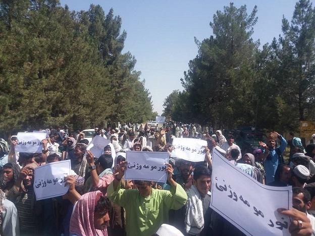 تظاهرکنندگان در هلمند خواستار آغاز مذکرات صلح از طالبان و حکومت شدند
