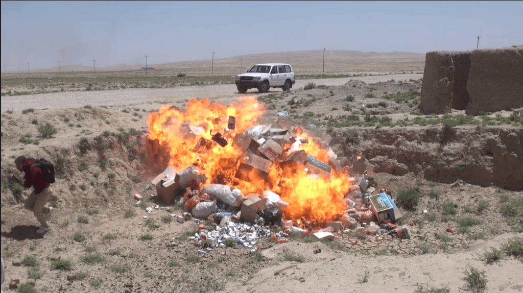 سه تُن مواد خوراکى بى کيفيت و ادويه تاريخ گذاشته حريق شد