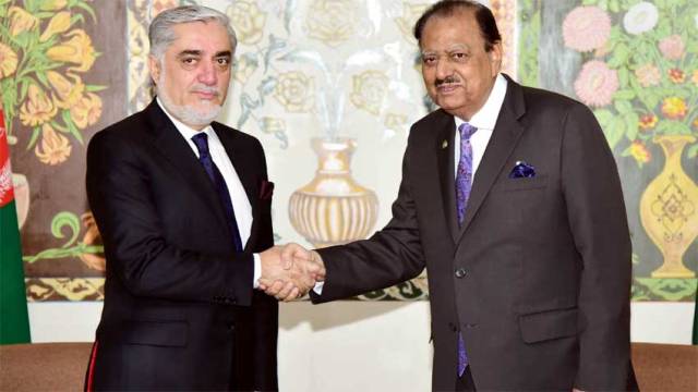 داکتر عبدالله با رييس جمهور پاکستان در مورد صلح و آتش بس صحبت نمود