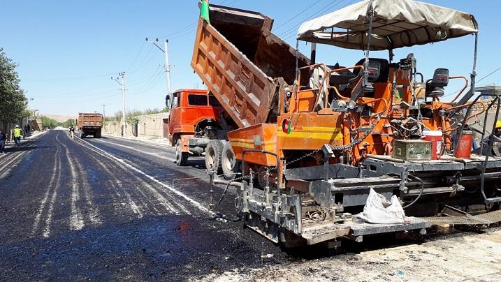 کار اسفالت ٣٣ کیلومتر سرک های داخل شهر میمنه آغاز شد