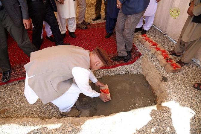 Ghani lays foundation of 1000-bed medical complex