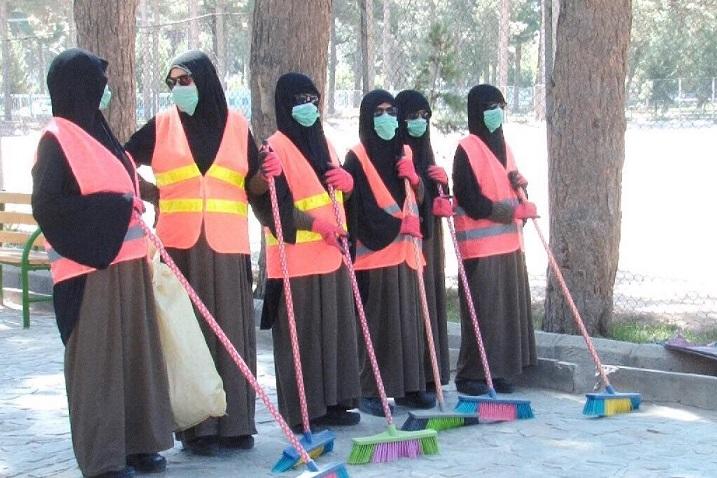 زنان در هرات دريک حرکت تشويقى بخشهاى از شهر را پاک کارى کردند