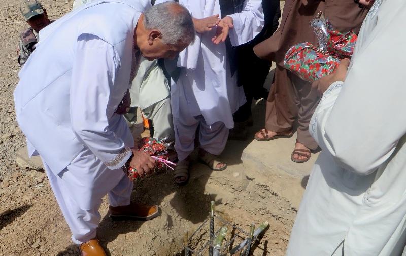 Governor Zalmai Wesa lay the foundation stone of a project
