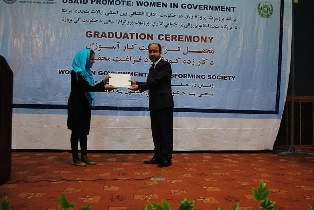 ٣٥٠ زن جوان از يک دورۀ آموزشى برنامه “پروموت” فارغ شدند