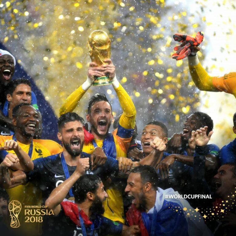 France clinch Football WC by crushing Croatia