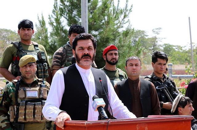 والي: د غزني په جګړه کې د پاکستاني جنرالانو جامې ترلاسه شوې دي