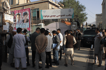 از اثر حمله انتحاری بر یک مرکز آموزشی در کابل ١١٥ تن کشته و مجروح شده اند