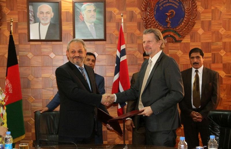 تفاهمنامۀ اعمار ساختمان انستيتيوت حوزوى علوم صحى در پکتيا امضا شد