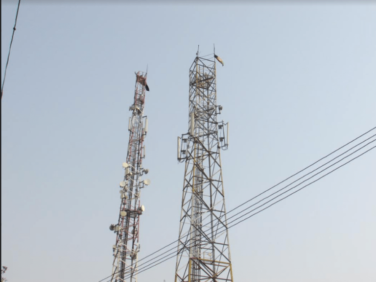 Taliban lift restrictions on telecom services
