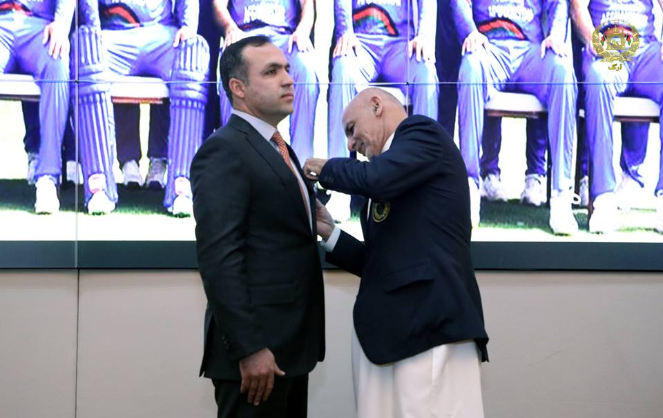 Ghani confers medal on Mashal, prizes on cricketers