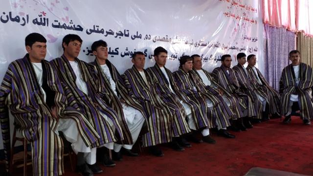 عروسی جمعی ۱۱ زوج از سوی یک تاجر جوان در شهر میمنه برگزار گردید