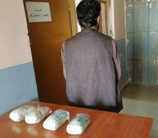 Smuggler detained with 2kg of heroin on Iranian border