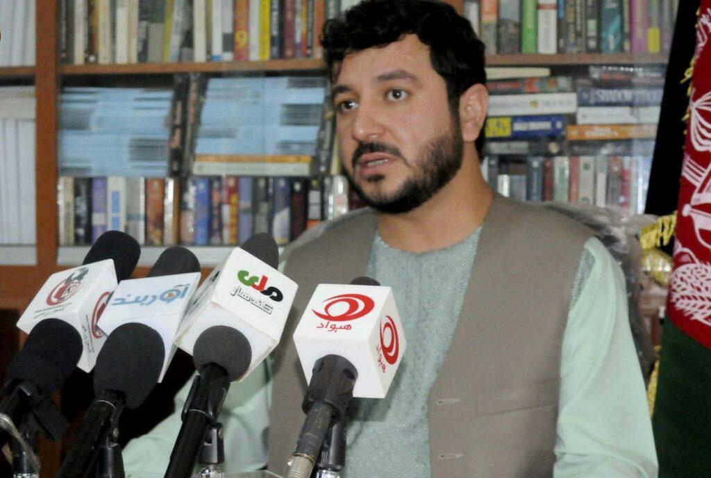 په کندهار کې له وچکالۍ ځپلو زرګونو کورنیو سره مرسته کېږي