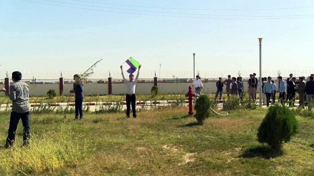 به حمایت از پروسه صلح در جوزجان جشنواره کاغذپرانی راه اندازی شد