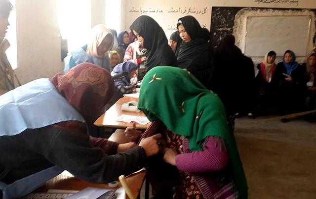 Bamyan women cast vote