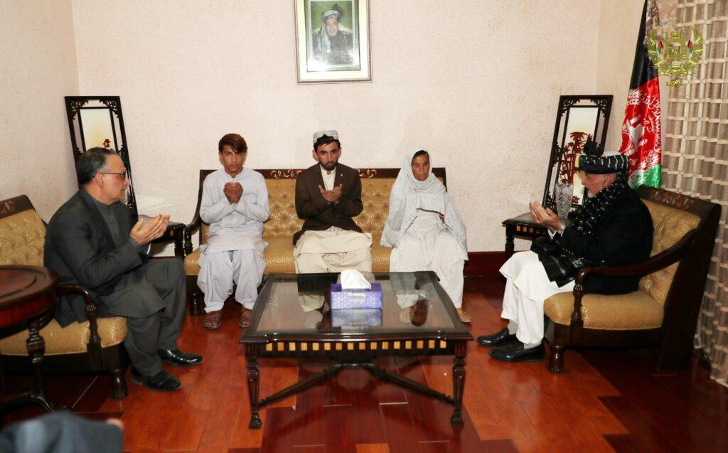 President Ghani condoles with Gen. Raziq’s family