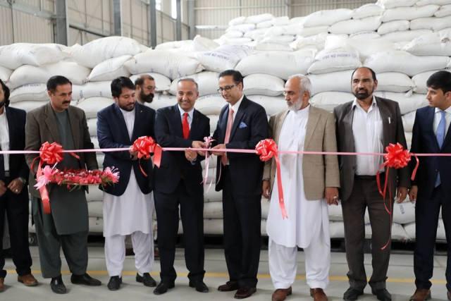 اولین محموله‌ی دال ‌نخود کمکی هندوستان از بندر‌ چابهار به کابل رسید