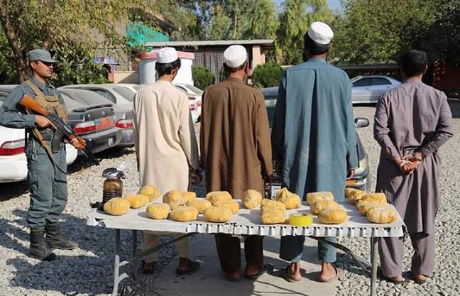 د ۱،۳ ټنه نشه يي توکو د قاچاق په تور ۵۶ کسان نیول شوي
