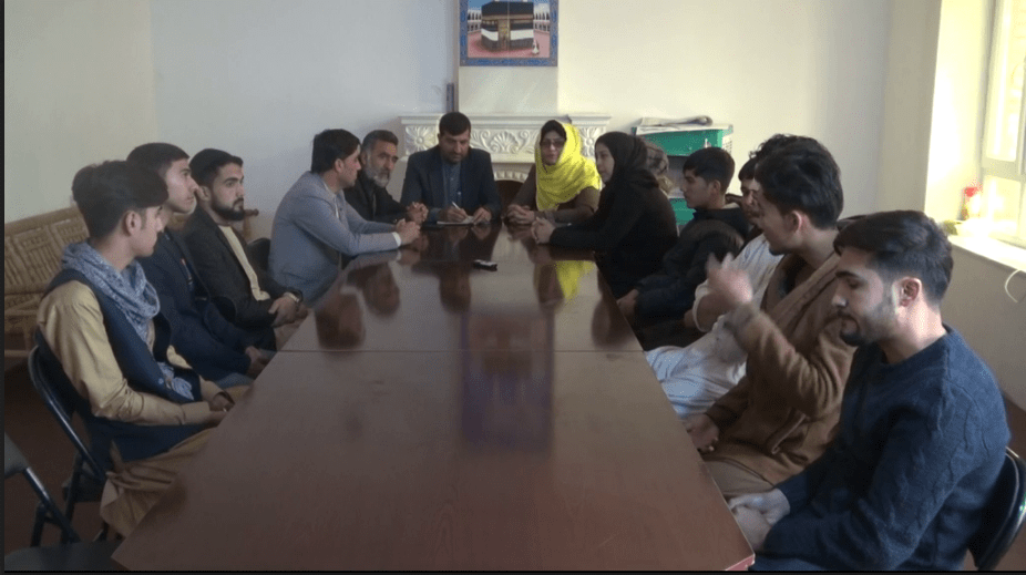 کارمندان گيرمانده انتخابات در شبرغان: اگر انتقال نشوند مجبور مى شوند به طالبان تسليم شوند