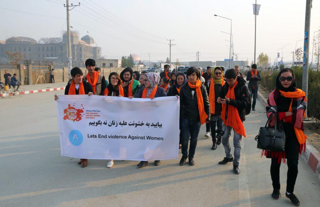 برای پایان دادن به خشونت علیه زنان حرکت نمادین در کابل و دایکندی صورت گرفت