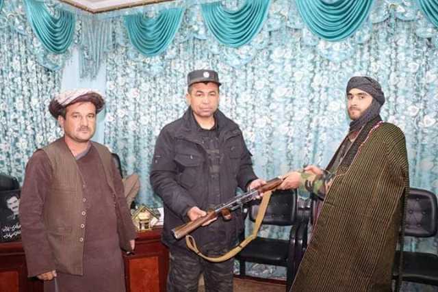 یک عضو برجسته گروه طالبان با حکومت پيوست