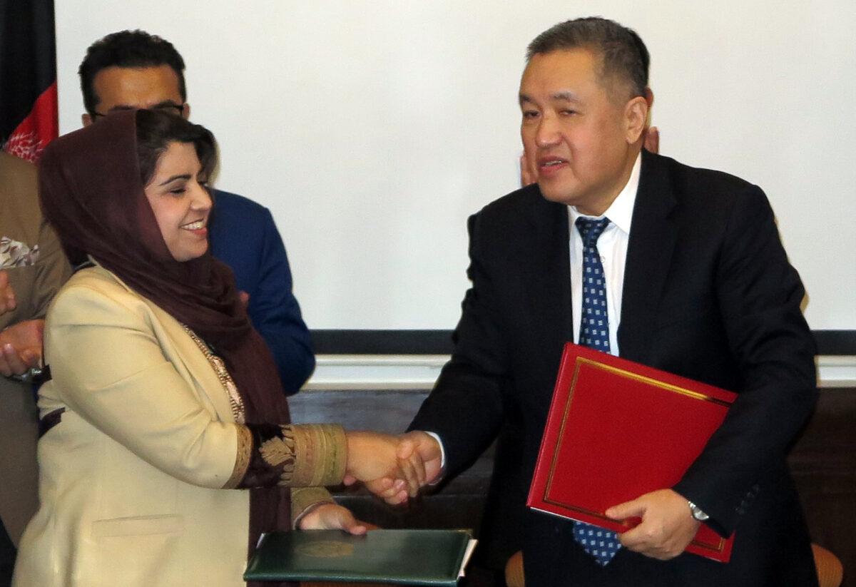 Afghanistan, China ink MoU on expanding trade ties