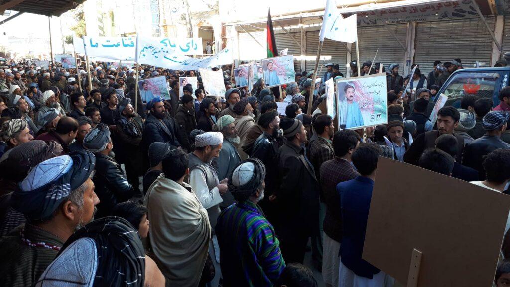 صدها تن از هواداران یک کاندید معترض دست به مظاهره زدند