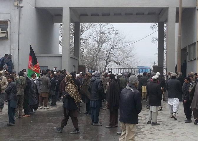 Protesting workers close Ghori Cement Factory’s gate