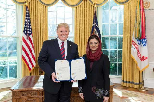 افغان سفيرې د امريکا ولسمشر ته خپل باورليک وسپاره