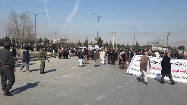 Kabul rally wants IEC leadership tried, all votes invalidated