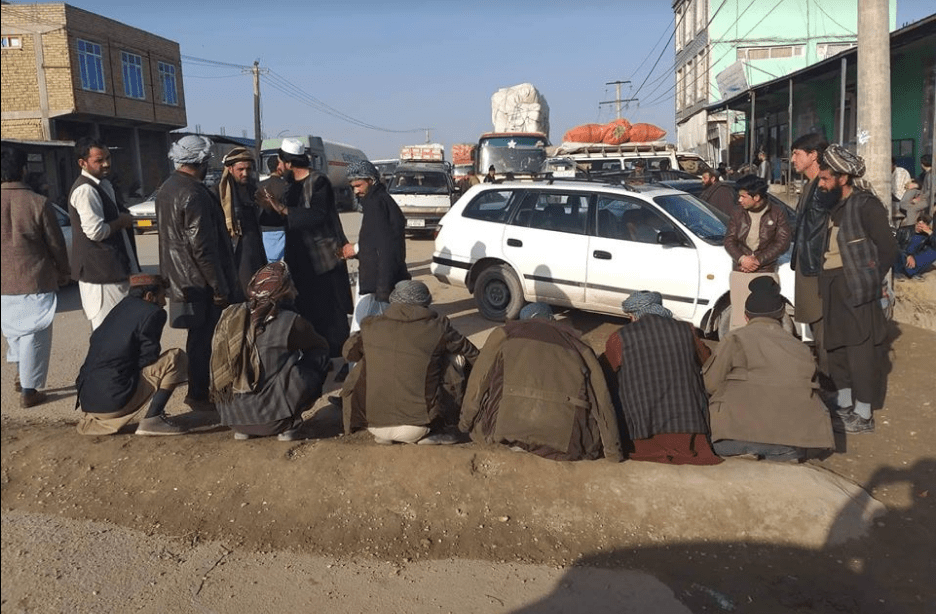 طالبان قطار اکمالاتی را که از میمنه به مزار بر می‌گشت کمین زدند