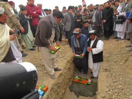 د کندهار په تخته پل ولسوالۍ کې د ۳ ښوونځیو د ودانیو جوړولو کار پيل شو