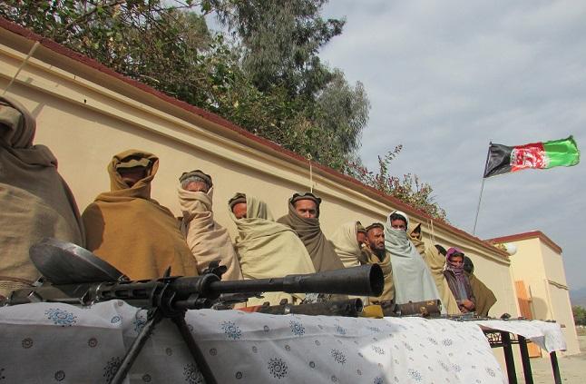 ۲۵ مخالف مسلح دولت در ننگرهار با پروسه صلح یکجا شدند