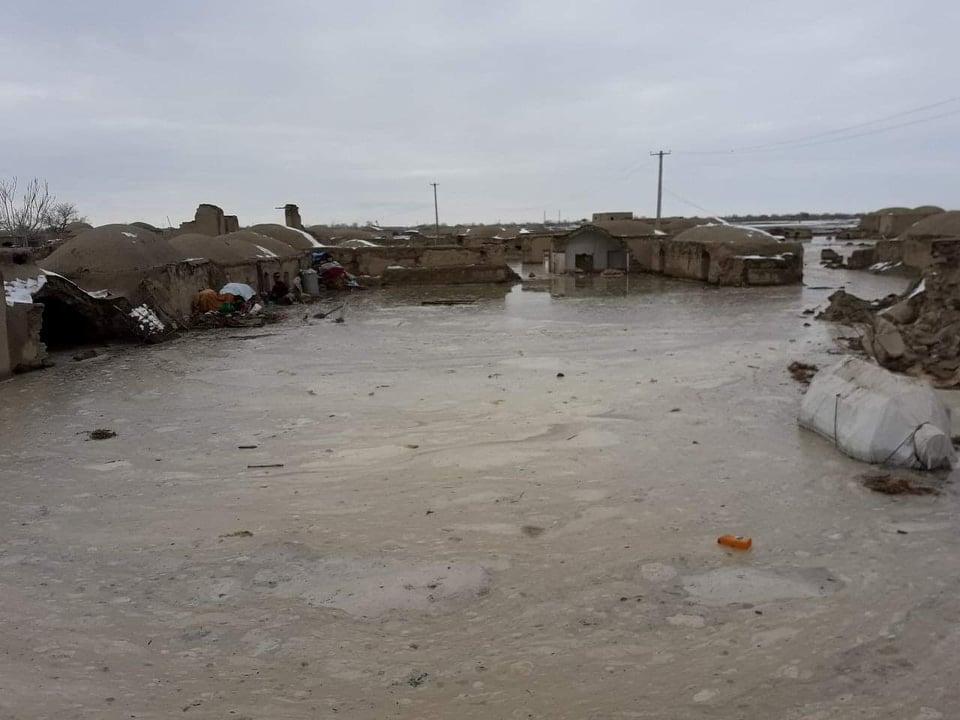 جاری شدن آبهای برف و باران ده ها خانه را در فارياب متضرر کره است