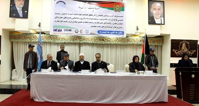 والی هرات: مالیه گریزان به حکومت خیانت می کنند