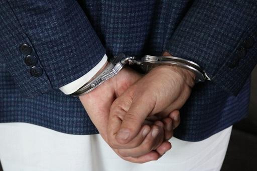 2 senior officials detained for taking bribes