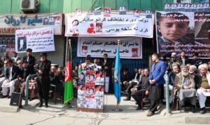 Striking moneychangers call for public execution of killers