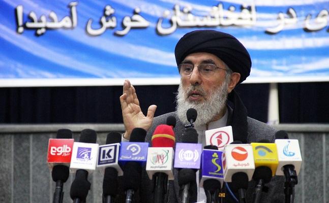 Government distributes weapons among people to fight Taliban: Hekmatyar
