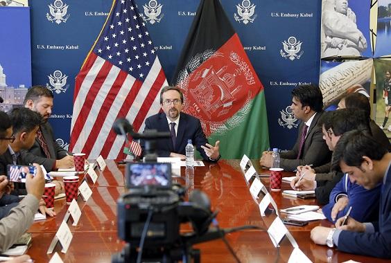 د امريکا سفير عمران خان ته: د کرکټ ځيني اصول په ډيپلوماسۍ کې کار نه‌ ورکوي