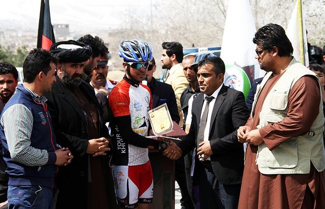 Farshad Nawrozi won award for becoming 1st in cycling race