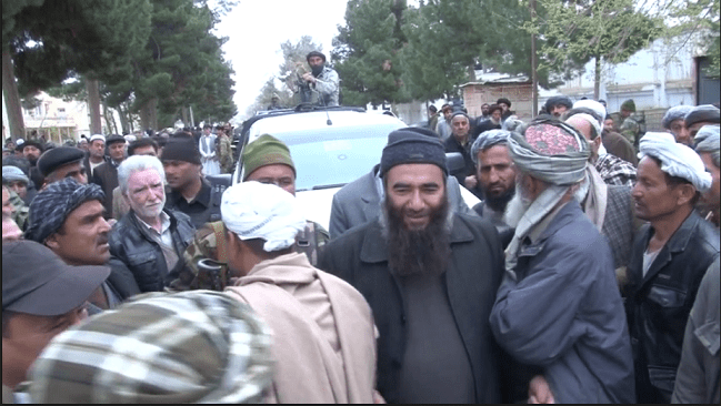 اعتراض کننده گان مانع ورود والی جوزجان به دفتر کارش شدند