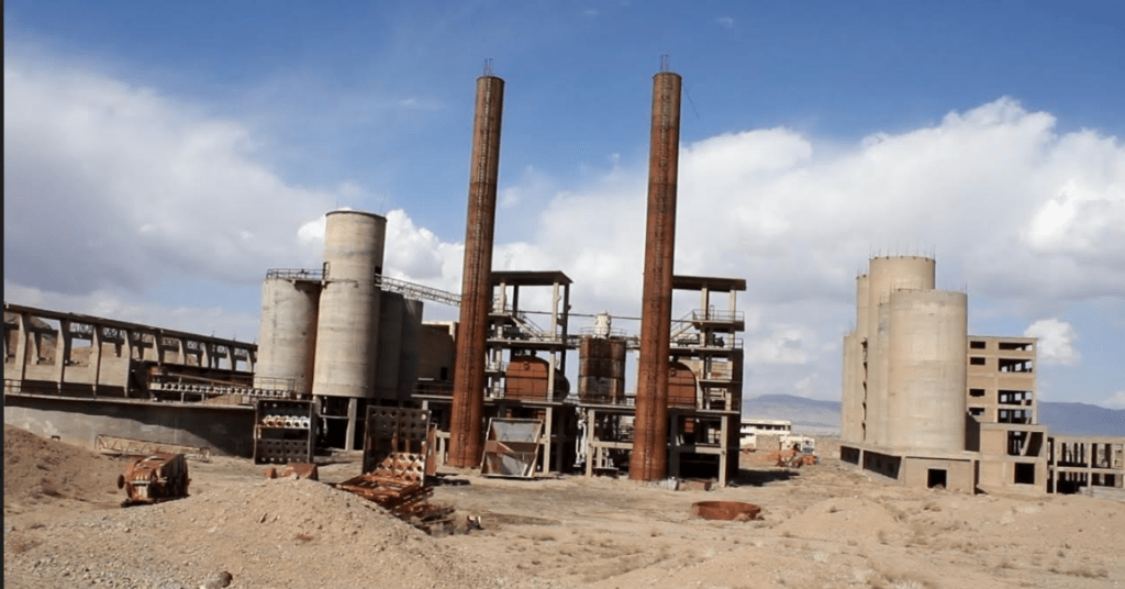 بر آغاز دو بارۀ ساخت کارخانۀ سمنت هرات تاکید شد